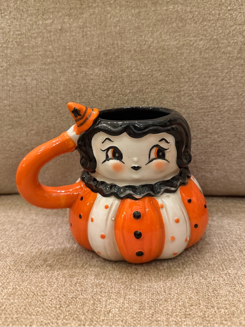 Johanna Parker Girl Witch Hat Pumpkin Vintage Halloween Ceramic Mug Brand New